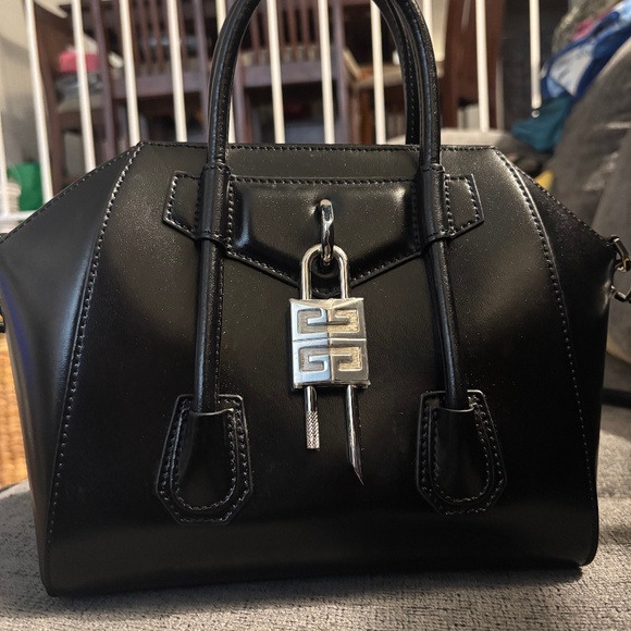 Givenchy Antigona Lock Toy Top Handle bag in Leather - Picture 1 of 7